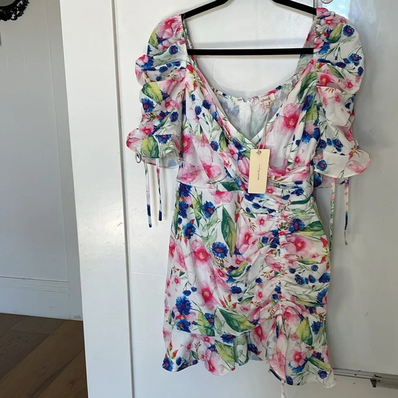 Beautiful Floral Puff Sleeves Dress Size Large NWT - Picture 8 of 8